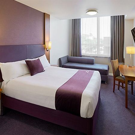 Premier Inn Warrington South Экстерьер фото