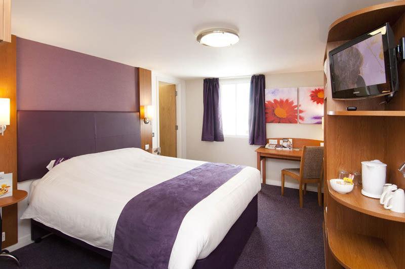 Premier Inn Warrington South Экстерьер фото